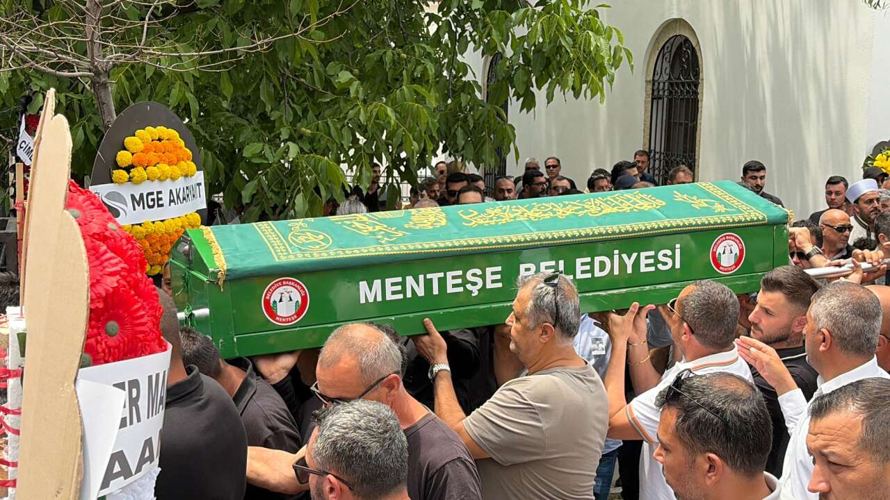 Muğla’da Silahla Başından Vurulmuş Halde Bulunan İş İnsanı Son Yolculuğuna Uğurlandı 4
